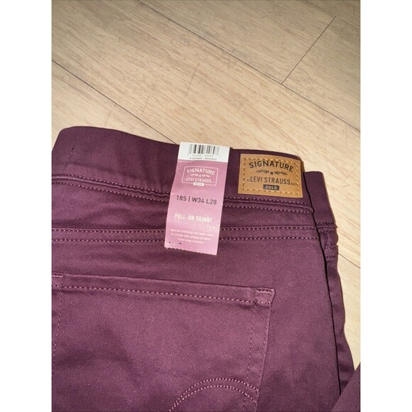 Signature Levi Strauss Totally Shaping Burgundy Pull On Skinny Pant Womens 18S - Picture 4 of 5